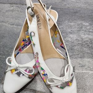 New Vaneli size 8 1/2 N white shoes